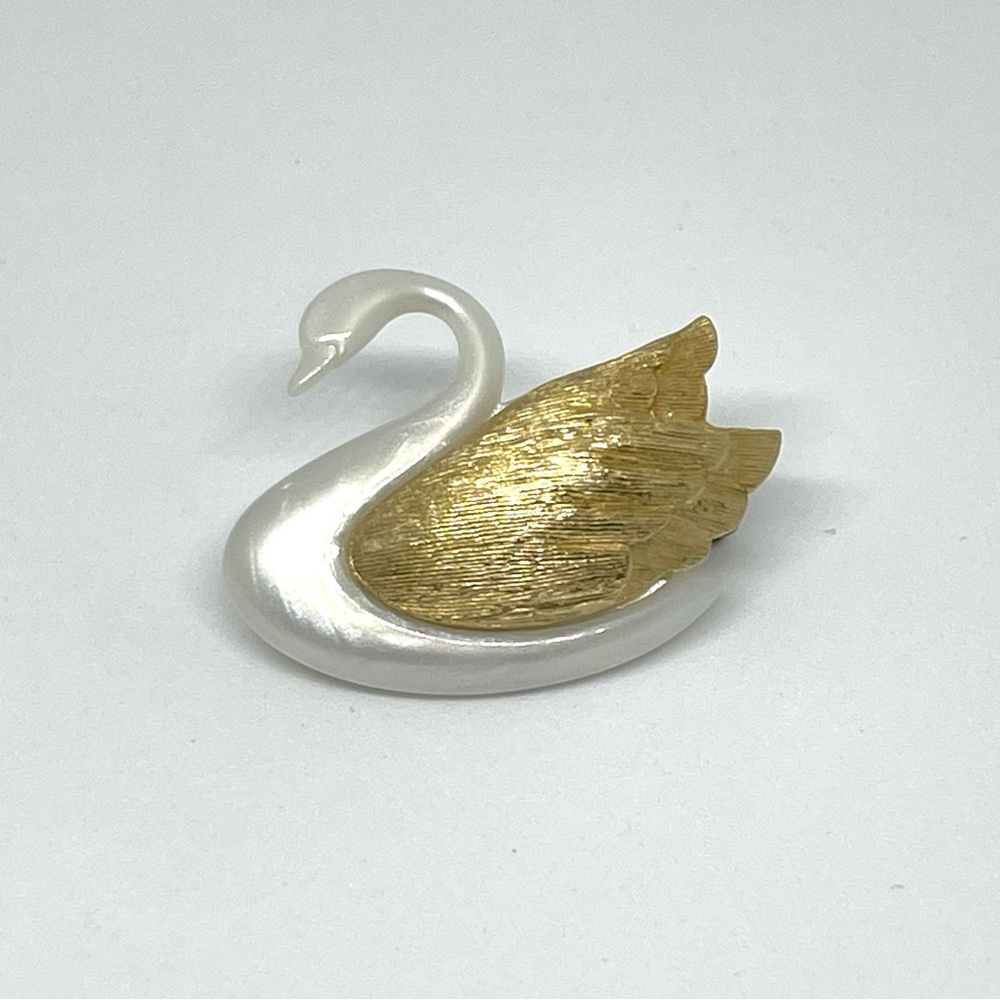 Vintage Avon Swan Brooch White Body Gold Tone Wings